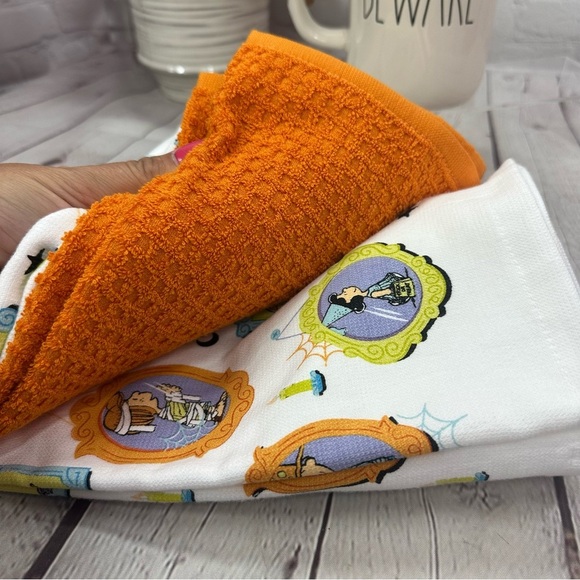 NWT rae dunn Peanuts vampire snoopy mug with coordinating kitchen towel set - Picture 3 of 9